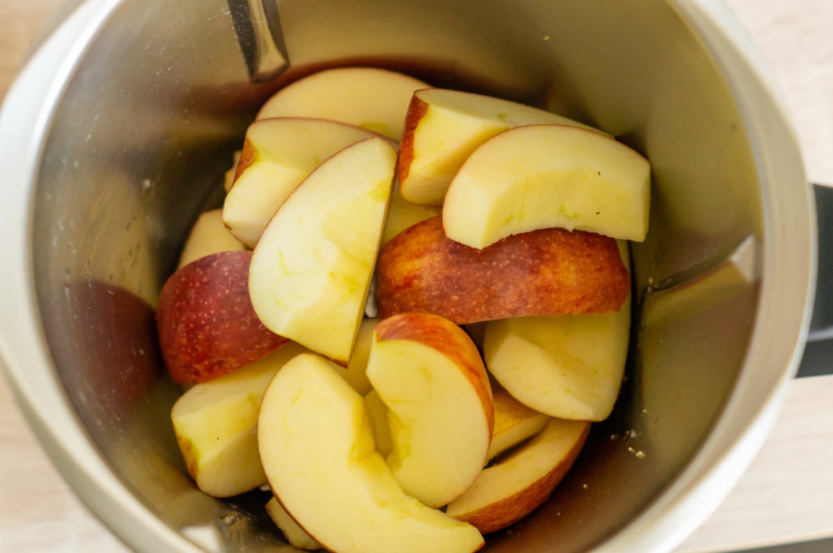 Apples in the Thermomix® mixing bowl