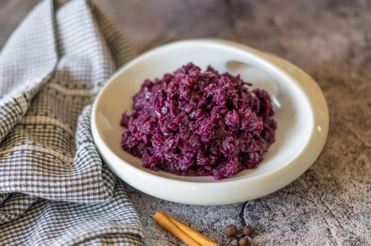 Apple red cabbage from the Thermomix® served as a finished side dish in a bowl