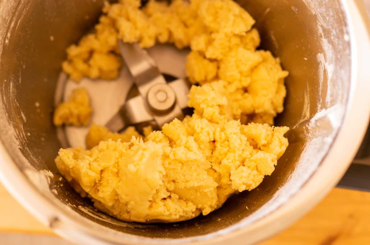 Kneading cake pastry in the Thermomix®