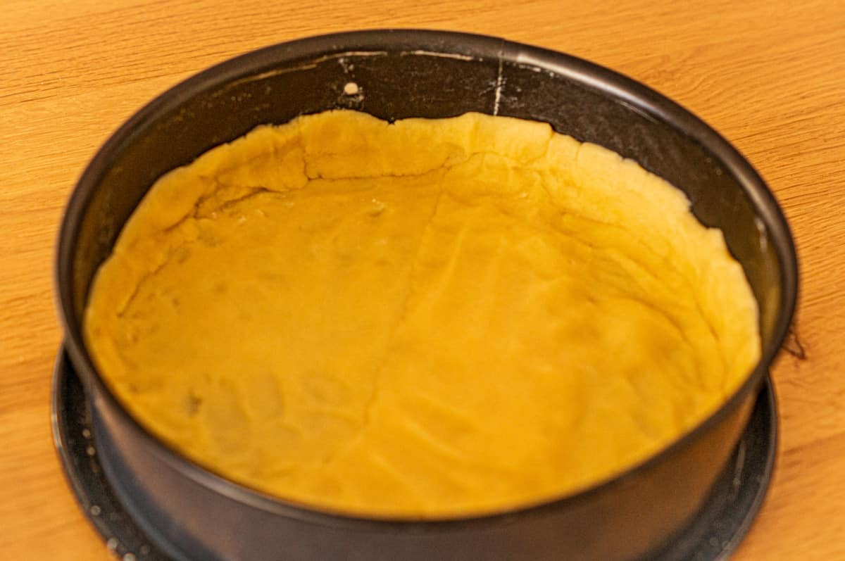 Pastry in springform tin
