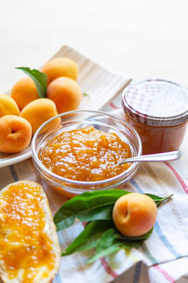 Finished apricot jam with the Thermomix® in the jar