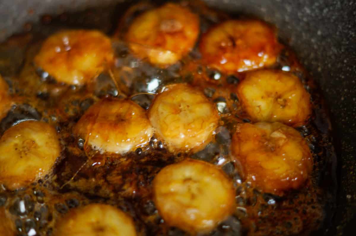 Caramelising bananas