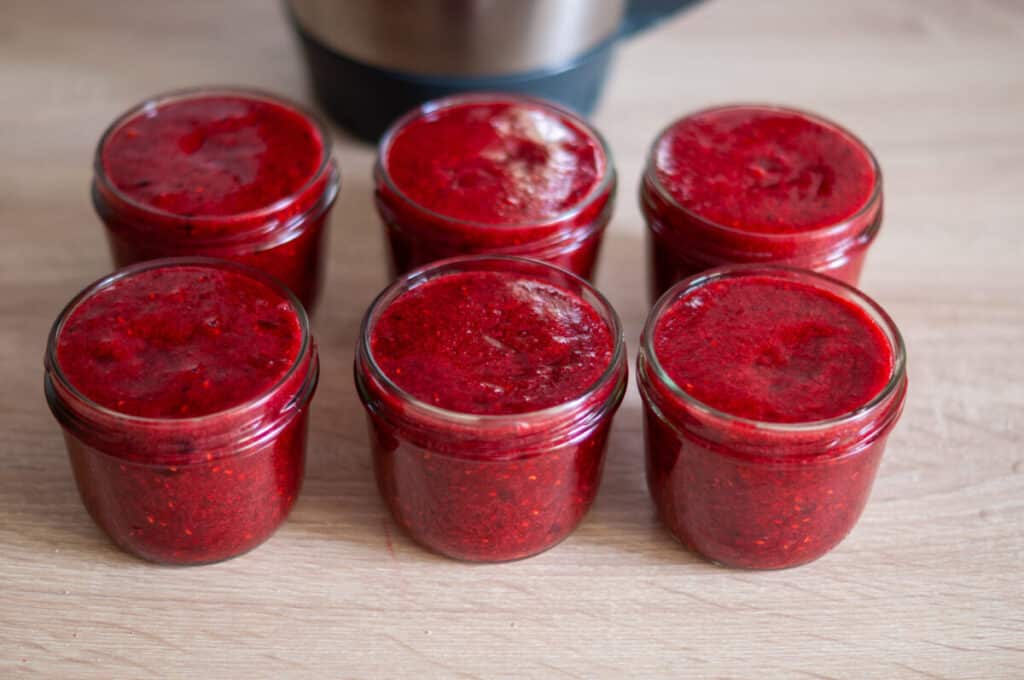 Filling jam into jars