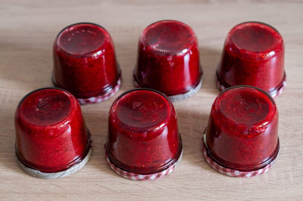 Turning jam jars upside down