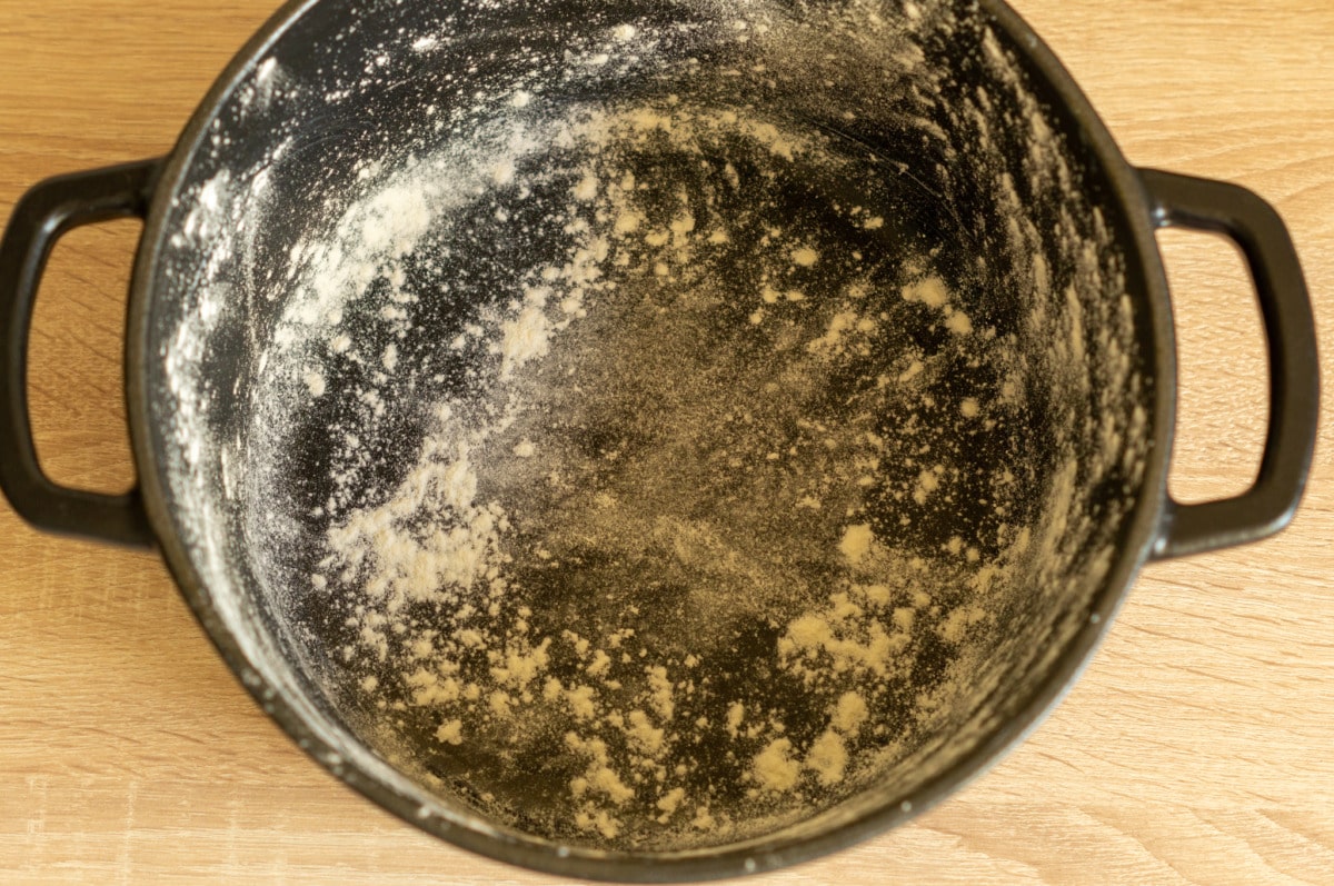 Flouring the casserole dish