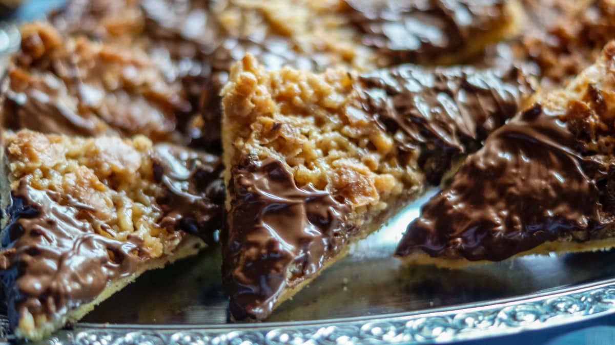 The best Thermomix® nut corners with chocolate tips
