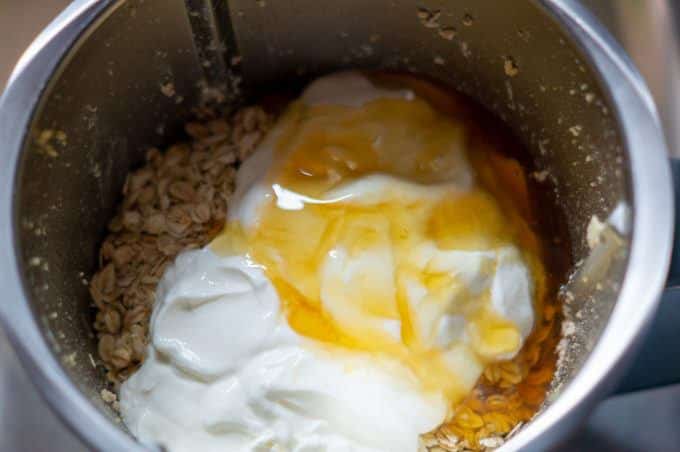 Yoghurt and honey in the Thermomix® mixing bowl
