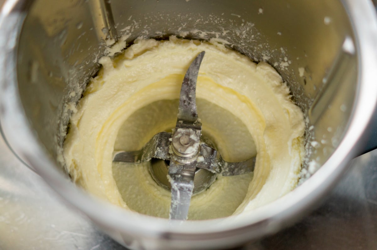 Whipping the body butter