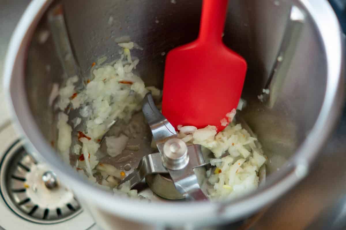 Chopping onions in the Thermomix®