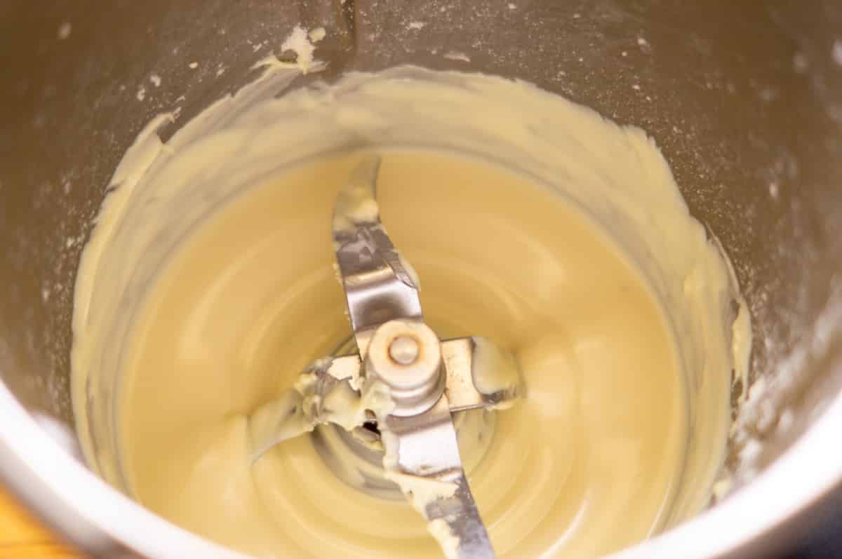 Melted white chocolate