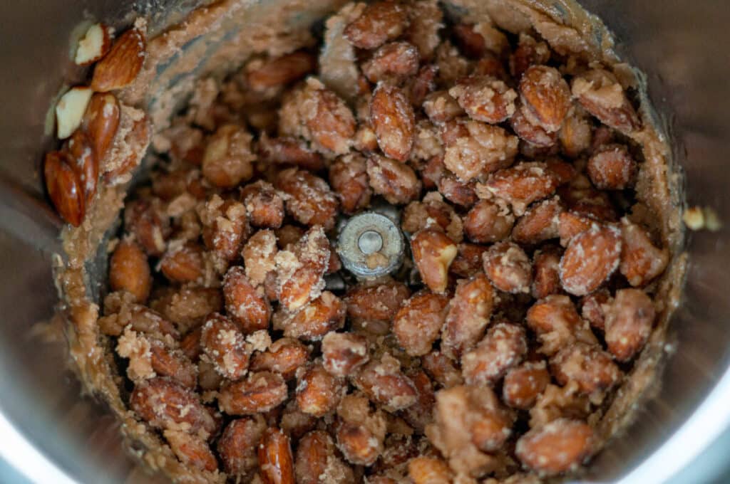 Reducing candied almonds in the Thermomix®