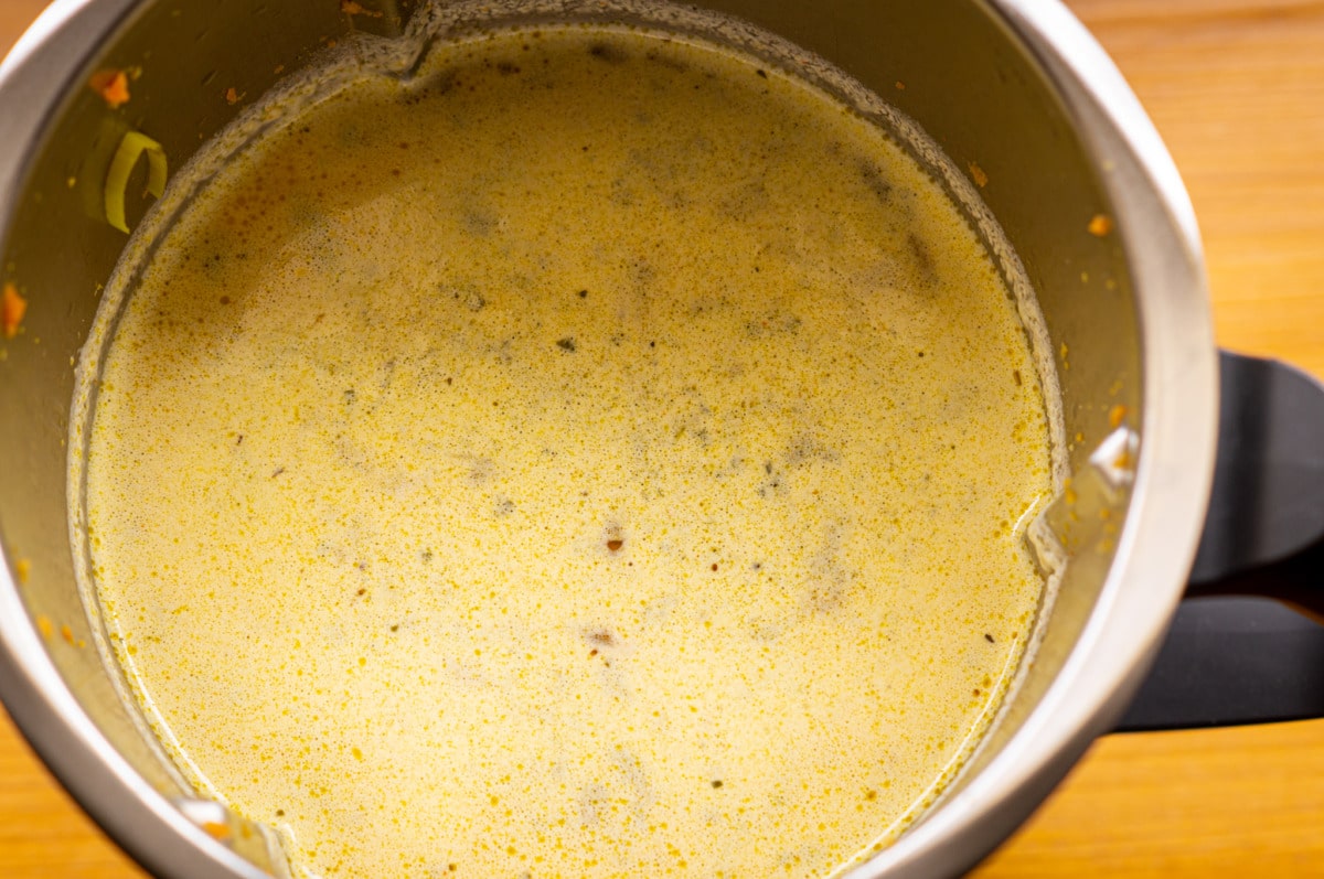 Cooking cheese soup in the Thermomix® mixing bowl