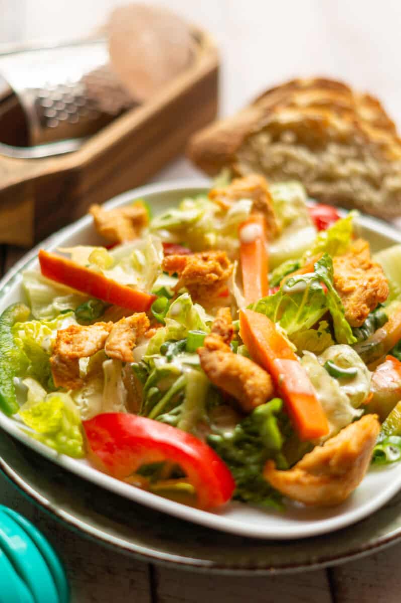 A salad for the whole family: salad with seared chicken breast