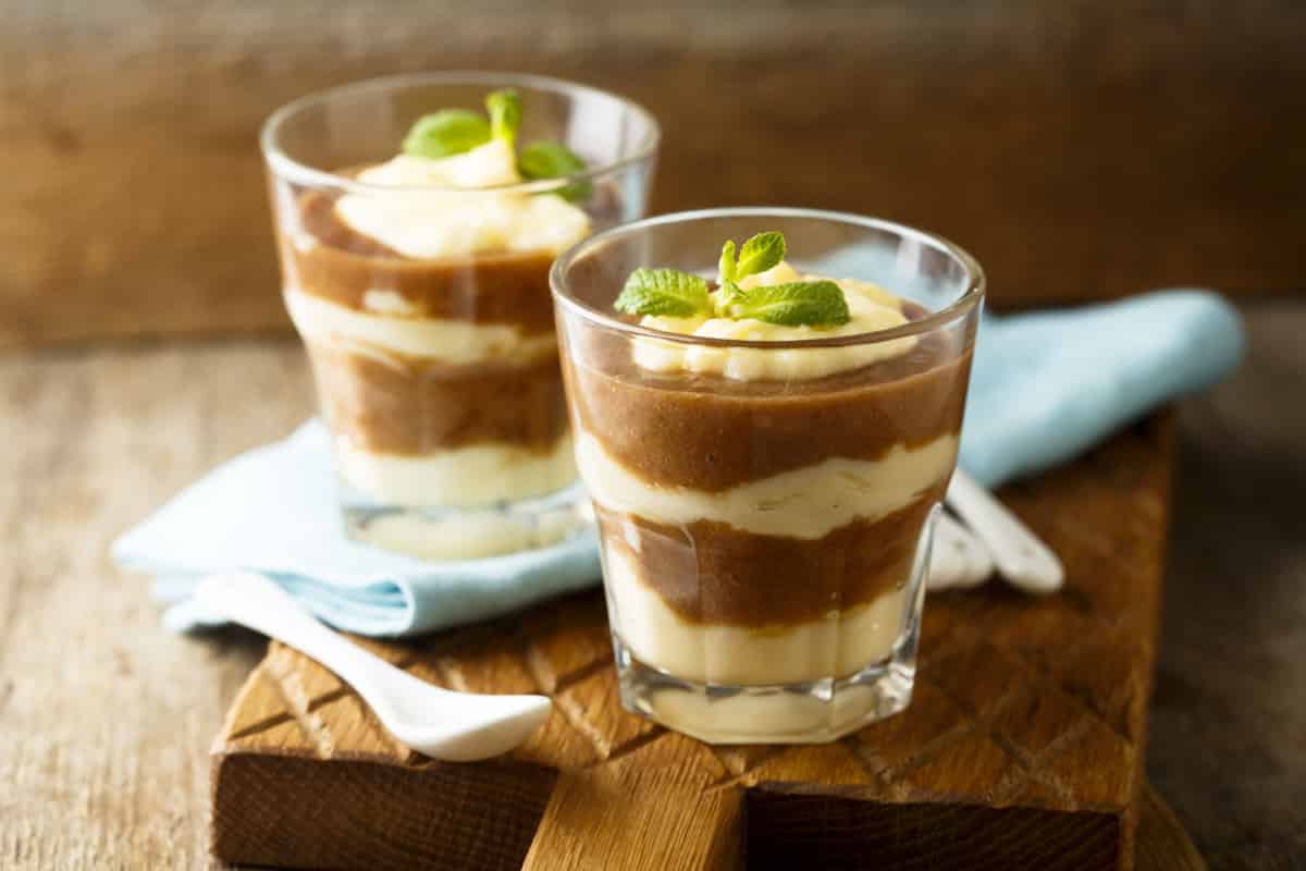 Chocolate pudding powder made with the Thermomix® in two jars