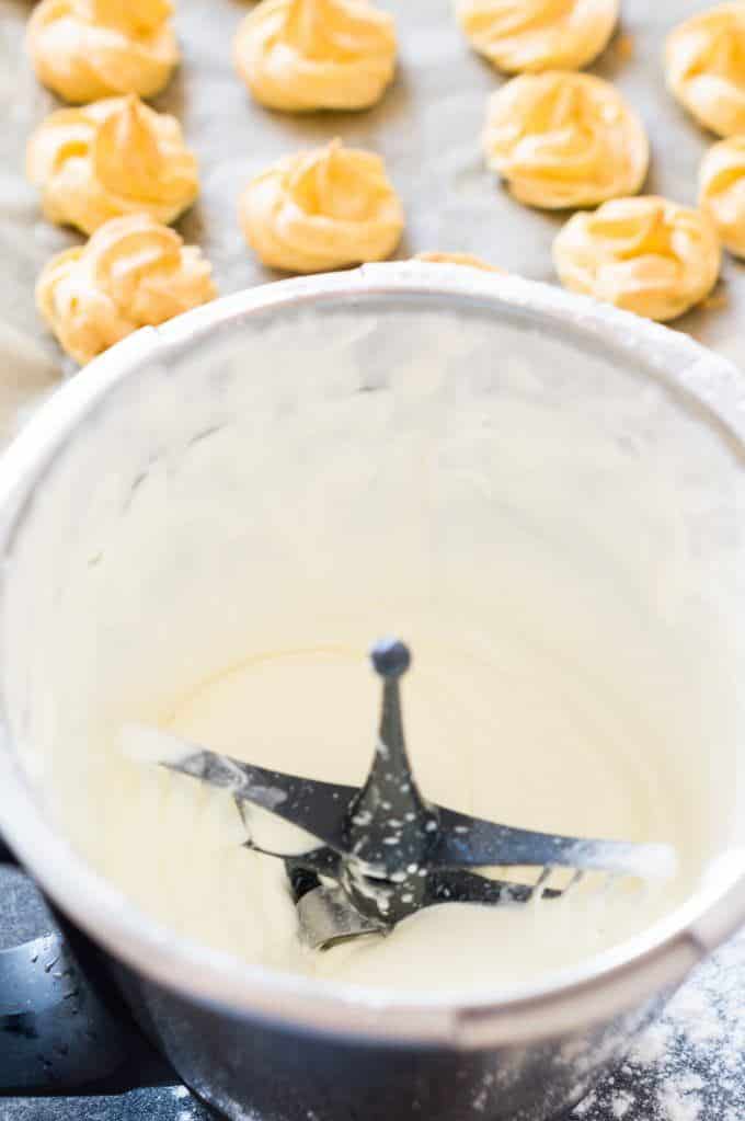 Cream puffs with mango cream made in the Thermomix®