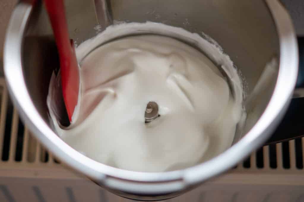 Whipping egg whites to stiff peaks in the Thermomix® with the spatula