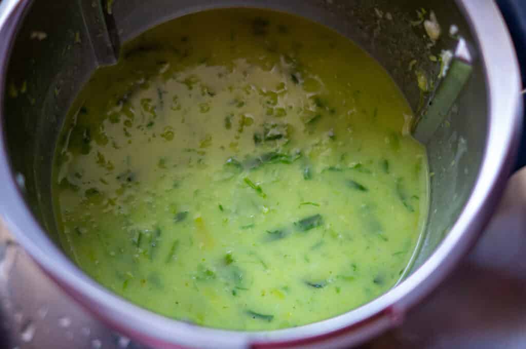 Leek soup cooking in the Thermomix®, mixing bowl seen from above during cooking
