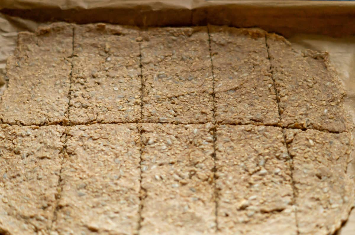 Cutting crispbread into slices