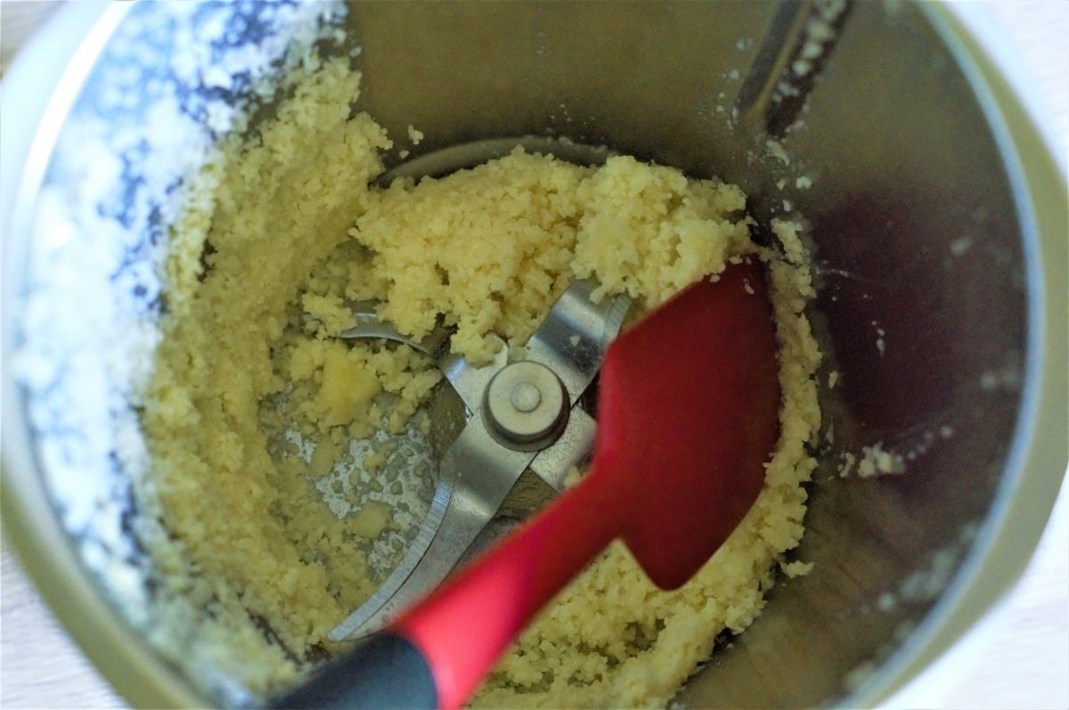 Parmesan and apple chopped with lemon juice