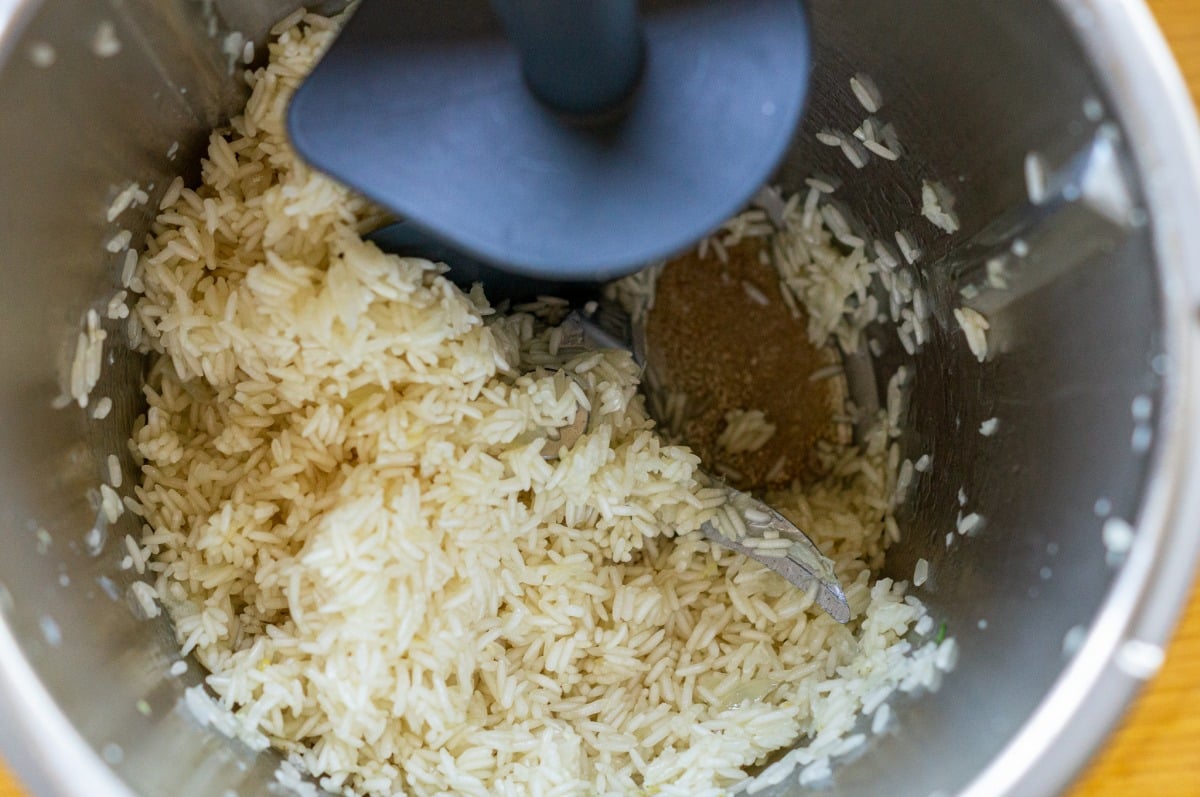 Rice steamed, scraping from the bottom