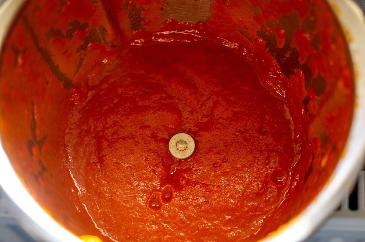 Currywurst sauce in the mixing bowl after blending