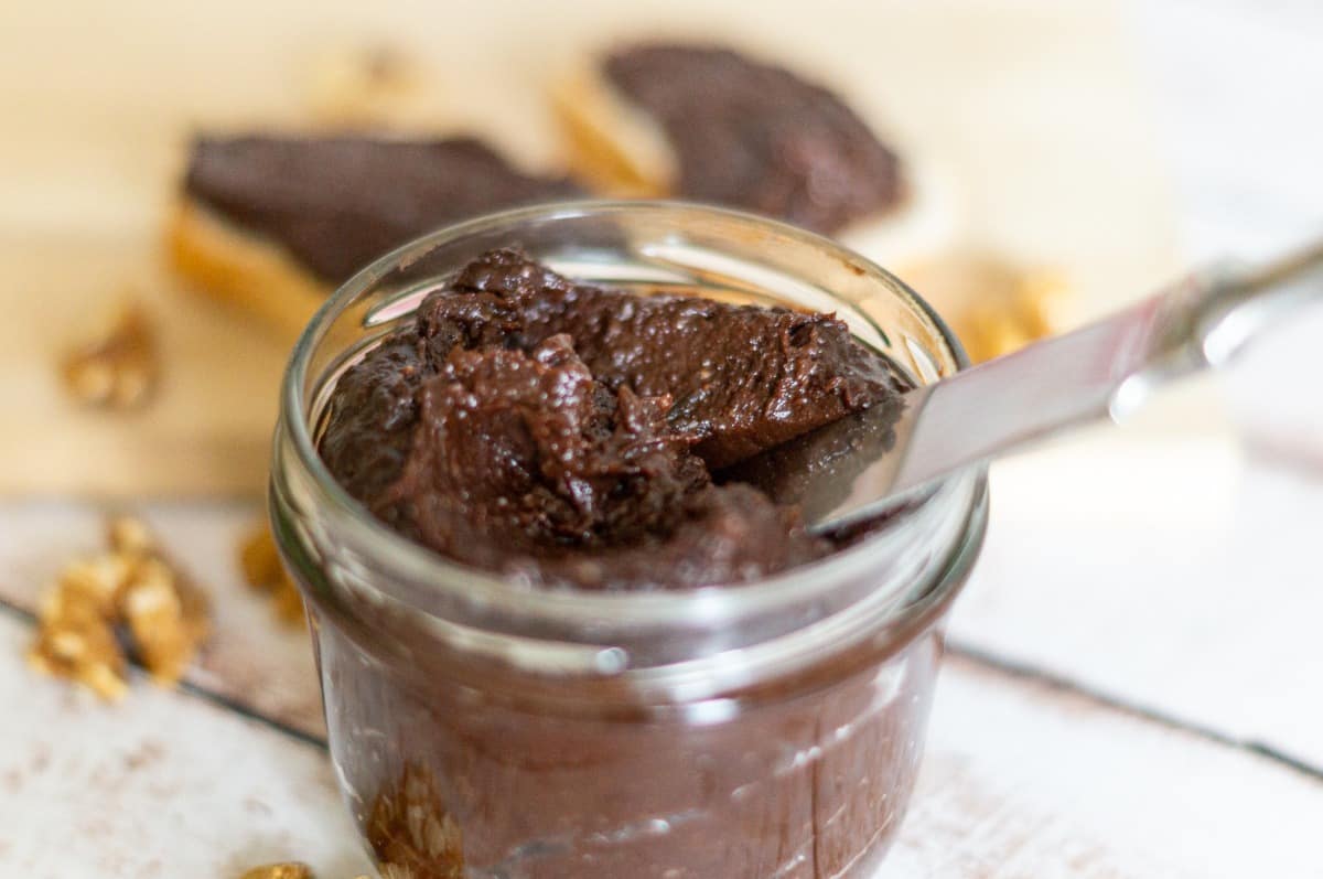 Date chocolate spread (Datella) made with the Thermomix® in a jar