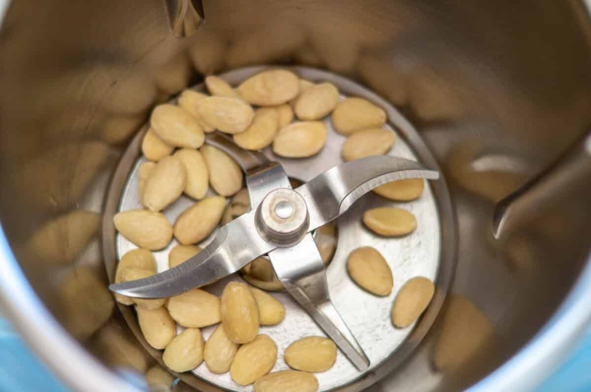 Chopping almonds in the Thermomix®