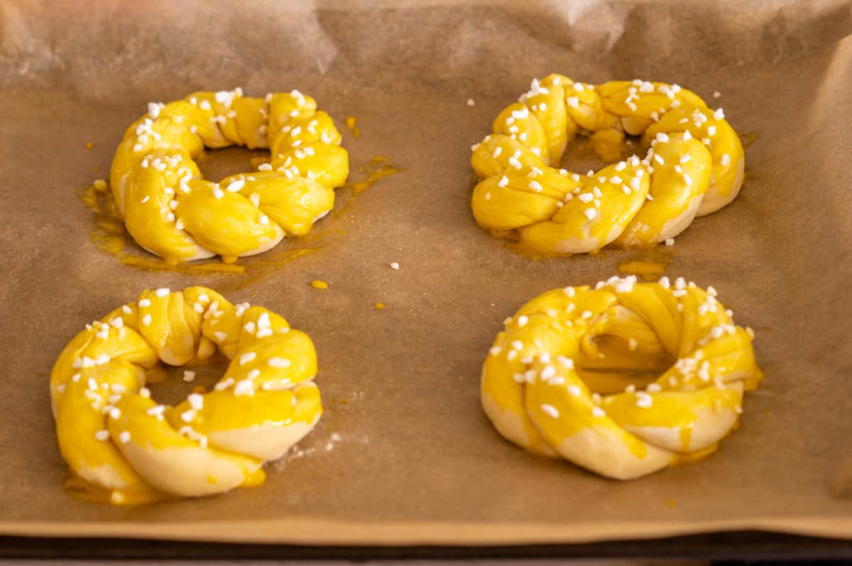 Thermomix® Easter wreath rolls before baking