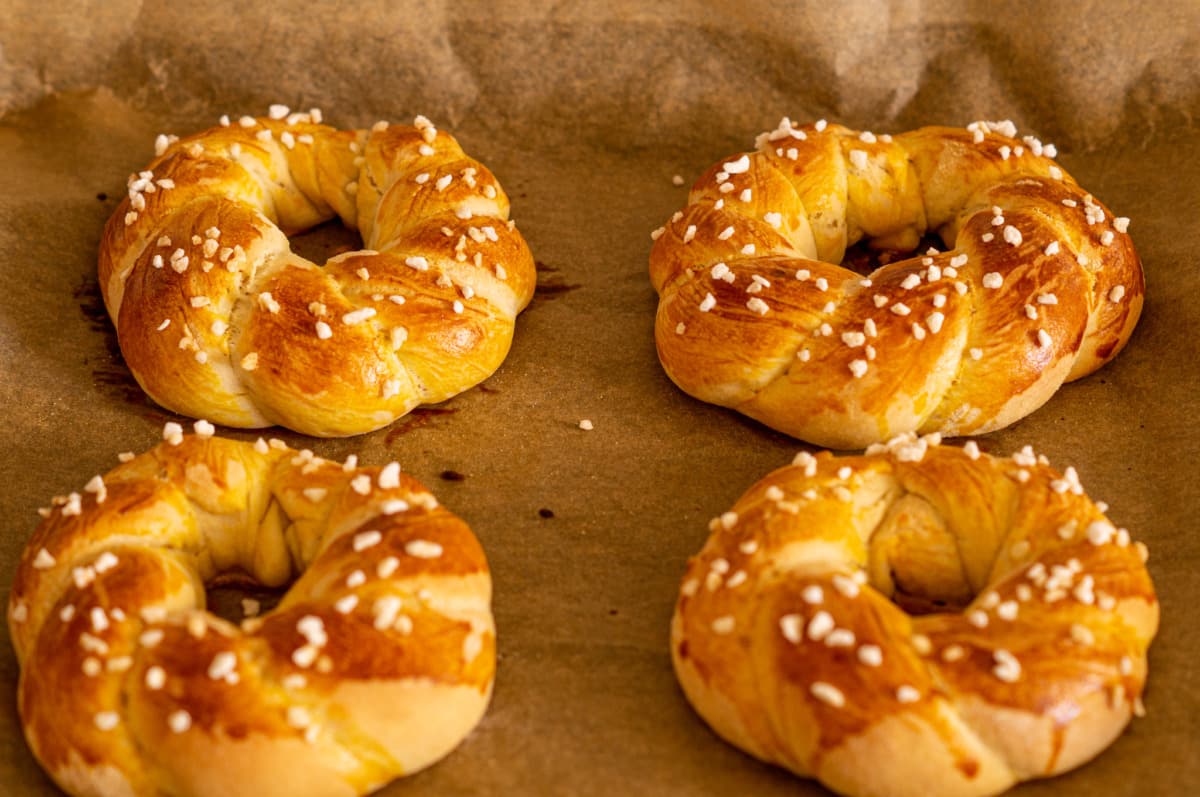 Thermomix® Easter wreath rolls after baking