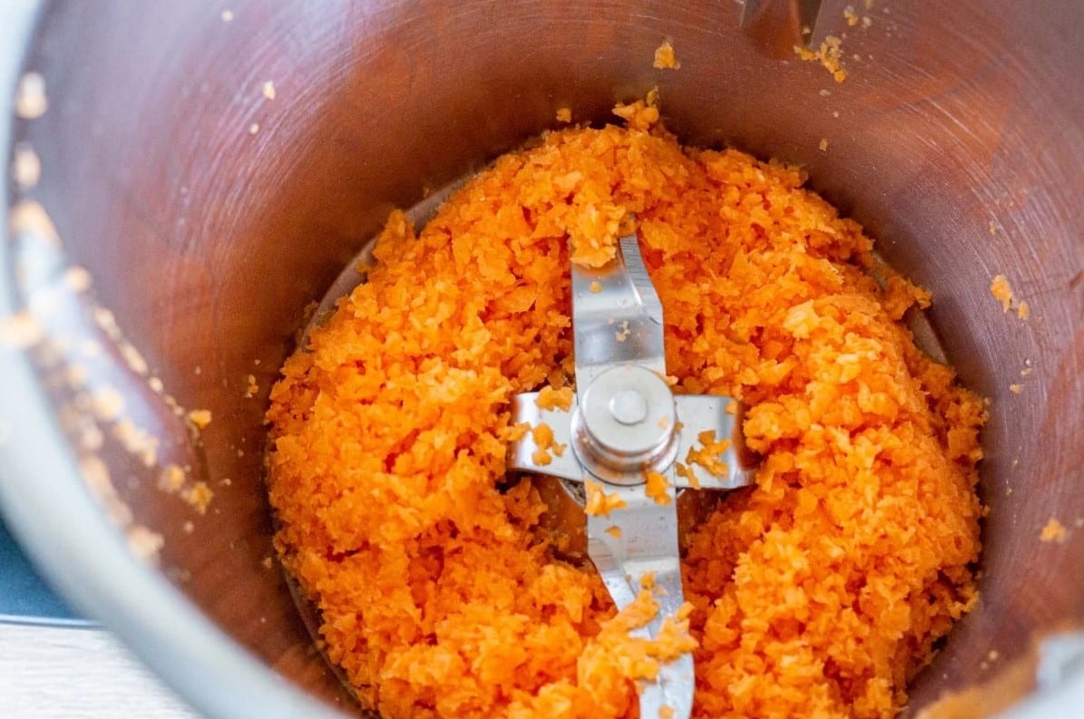 Finely chopping vegetables in the Thermomix®