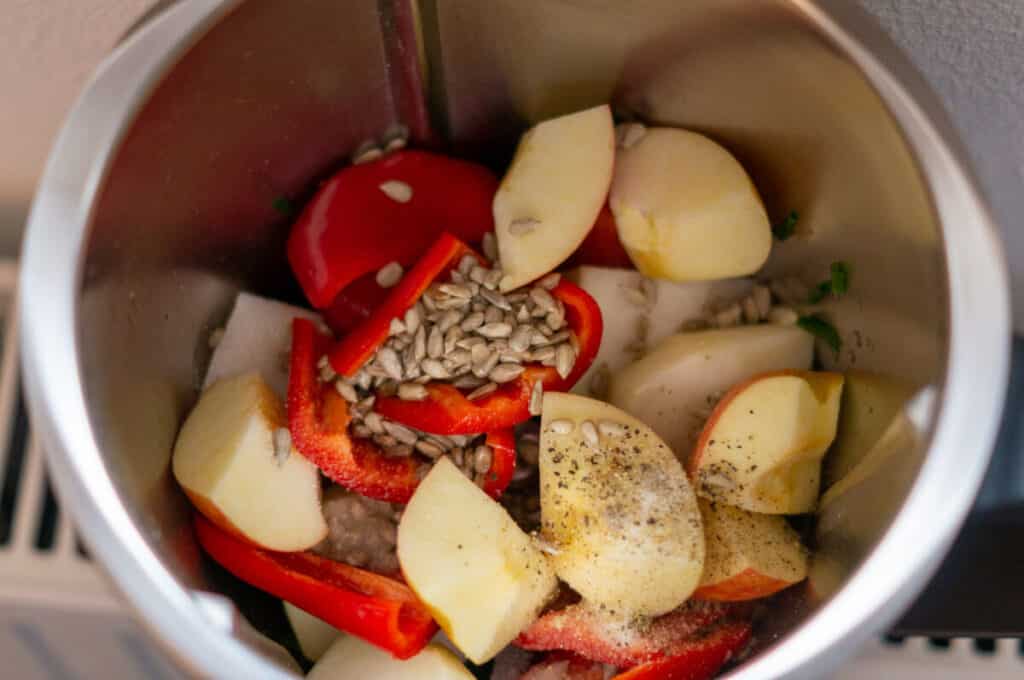 Ingredients for the Fitness Salad in the Thermomix® before chopping