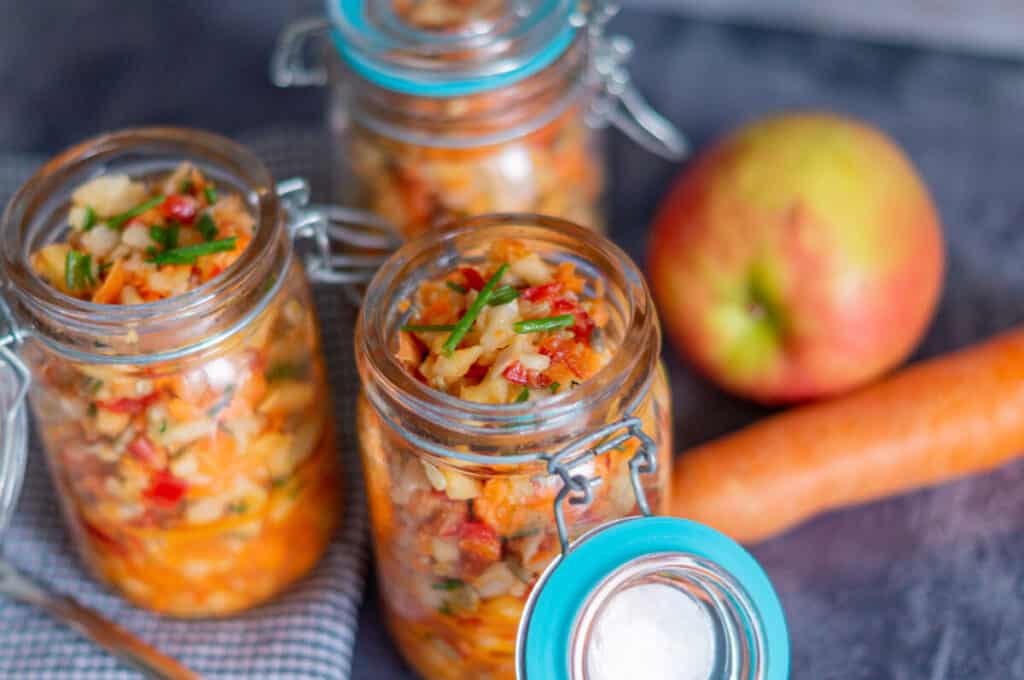 Fitness Salad raw vegetables to take away in a jar