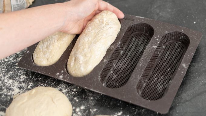 Crispy garlic cheese baguette made with the Thermomix®