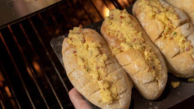 Garlic cheese baguette with the Thermomix® in the oven