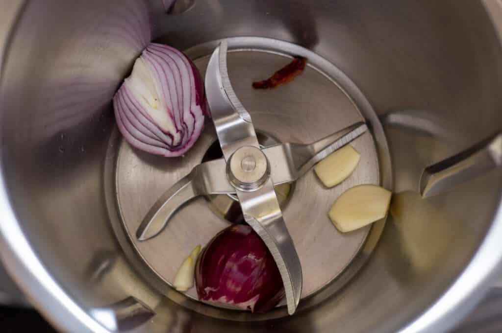 Onions, garlic and dried chilli in the Thermomix®