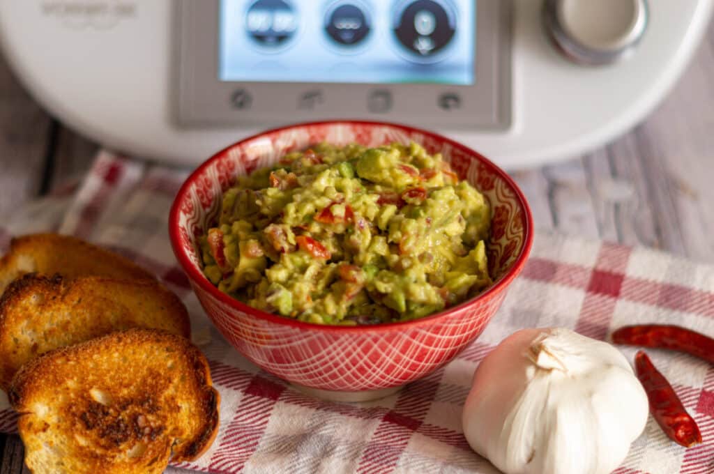 Guacamole in a bowl