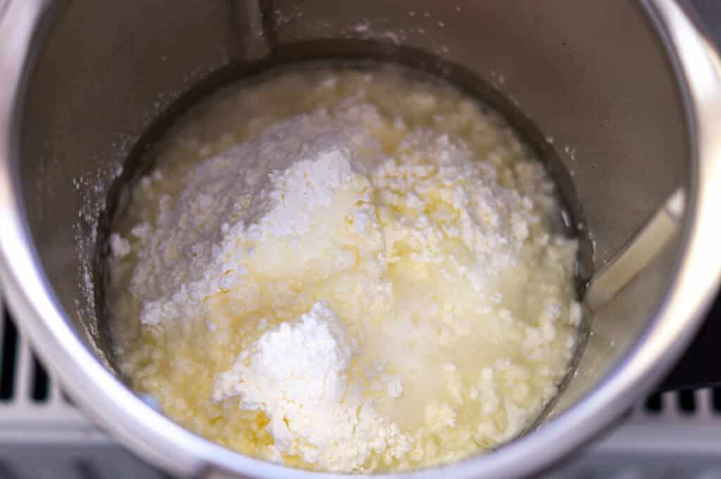 Bath bomb ingredients in the Thermomix® mixing bowl