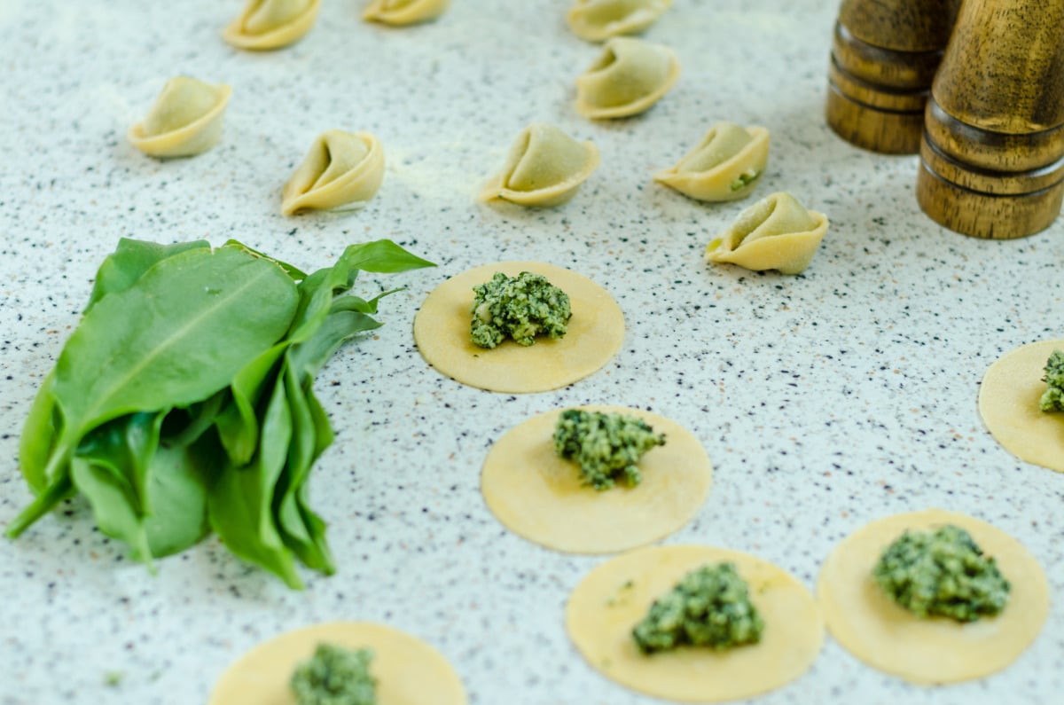 Fill the Thermomix® TM6 tortellini with a filling of your choice