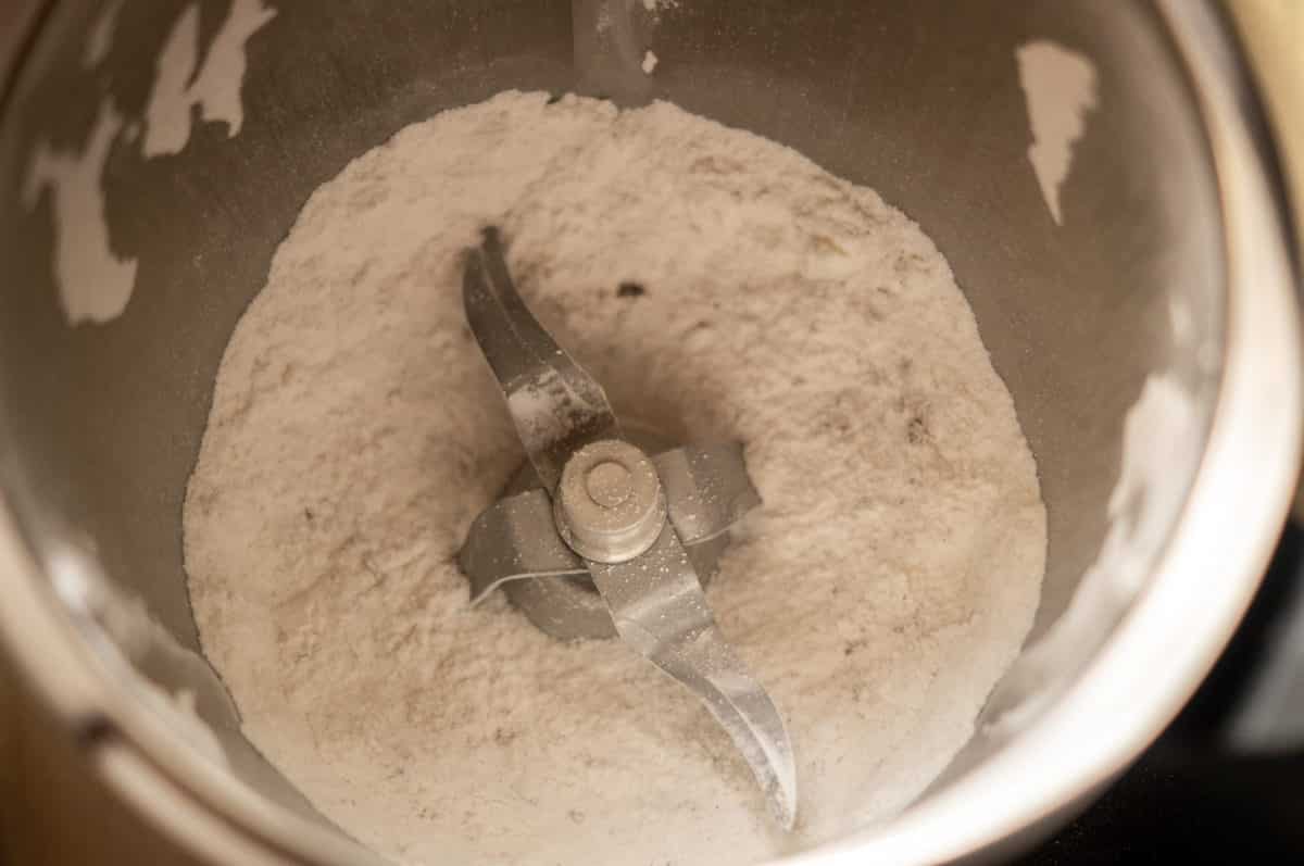Finished vanilla sugar in the mixing bowl of the Thermomix®