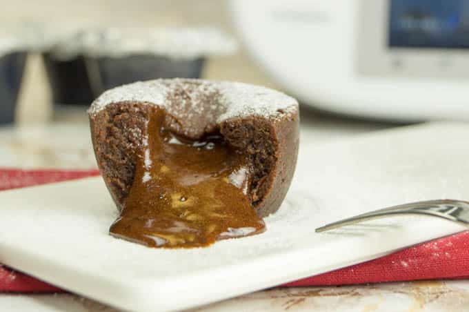 Lava cake from the Thermomix® Varoma® with a liquid chocolate centre