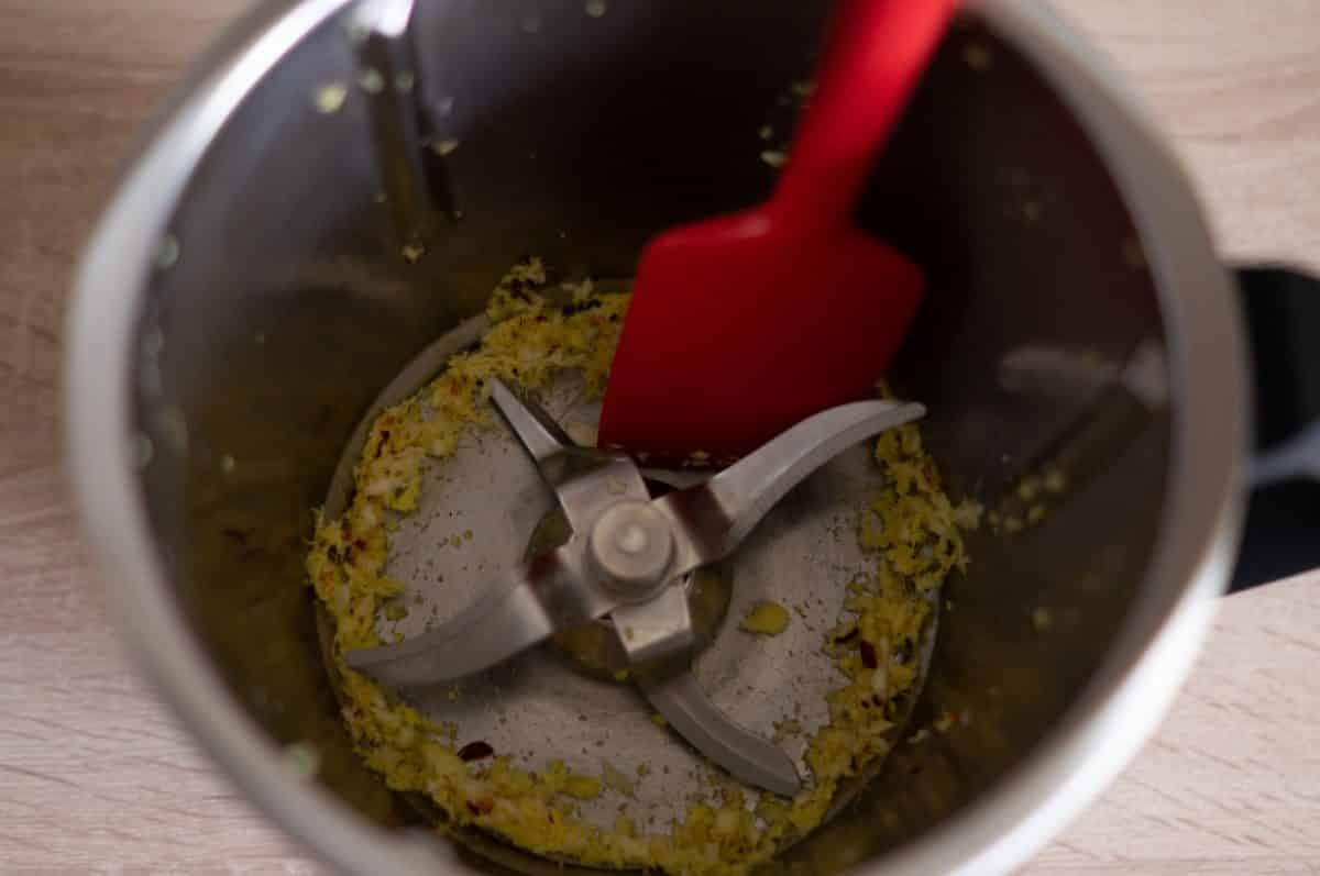 Chopping ginger and garlic in the Thermomix®