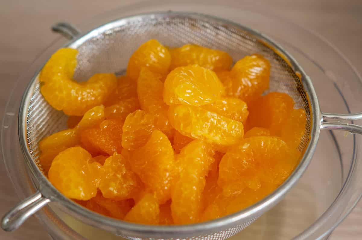 Draining mandarin segments