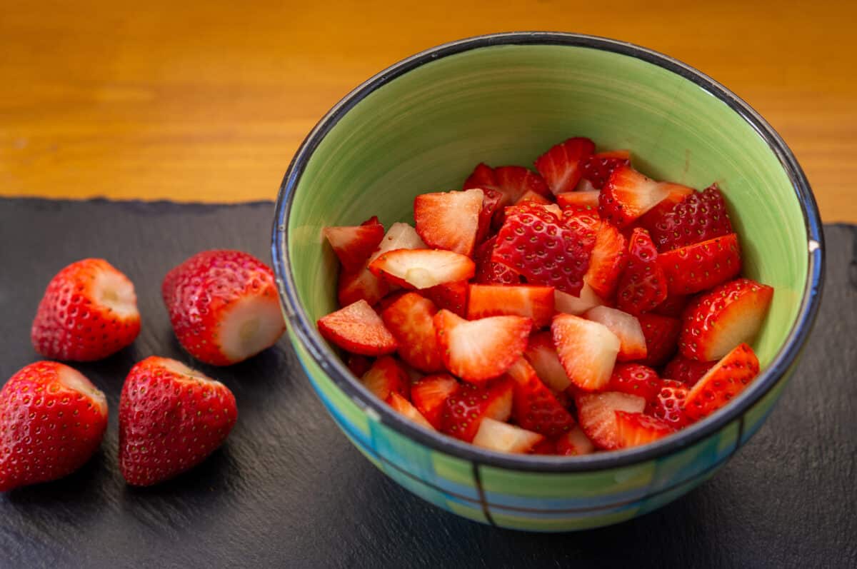 Washing and cutting strawberries