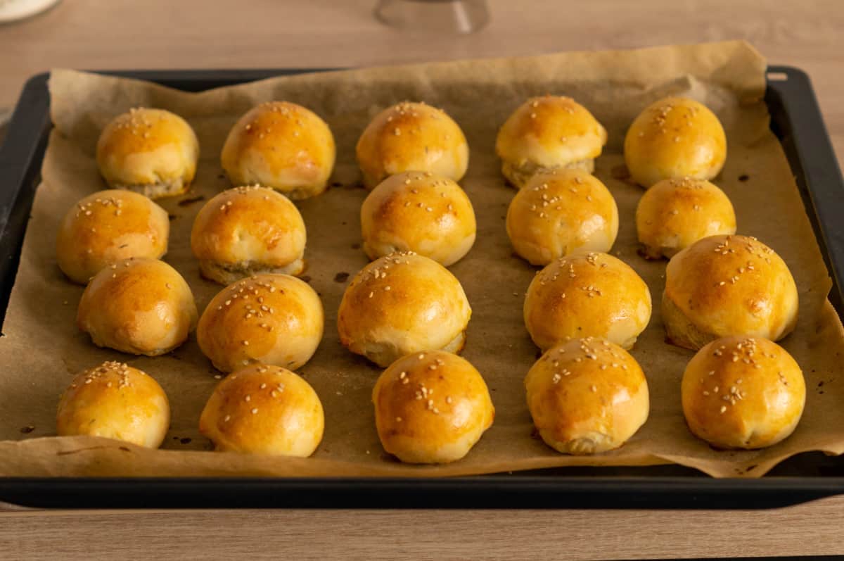 Mini burger buns made with the Thermomix®