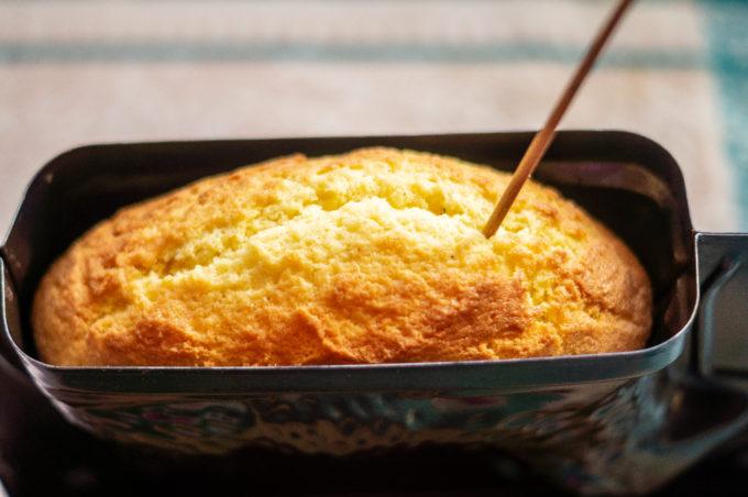 Skewer test on the Easter lamb cake made with the Thermomix®