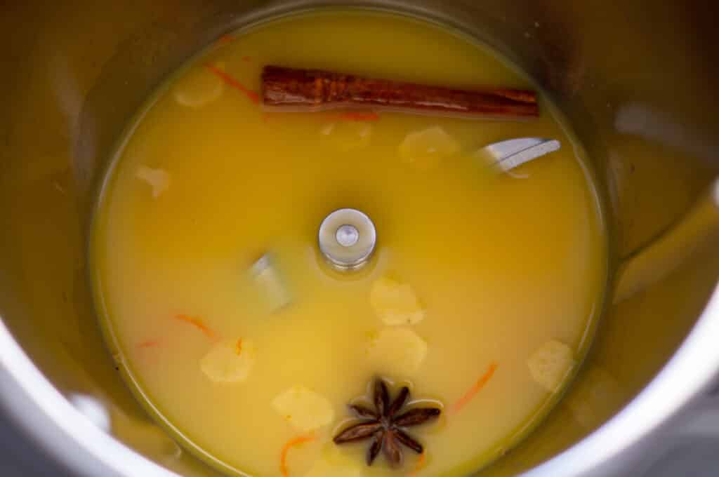 Heating mulled gin in the Thermomix®