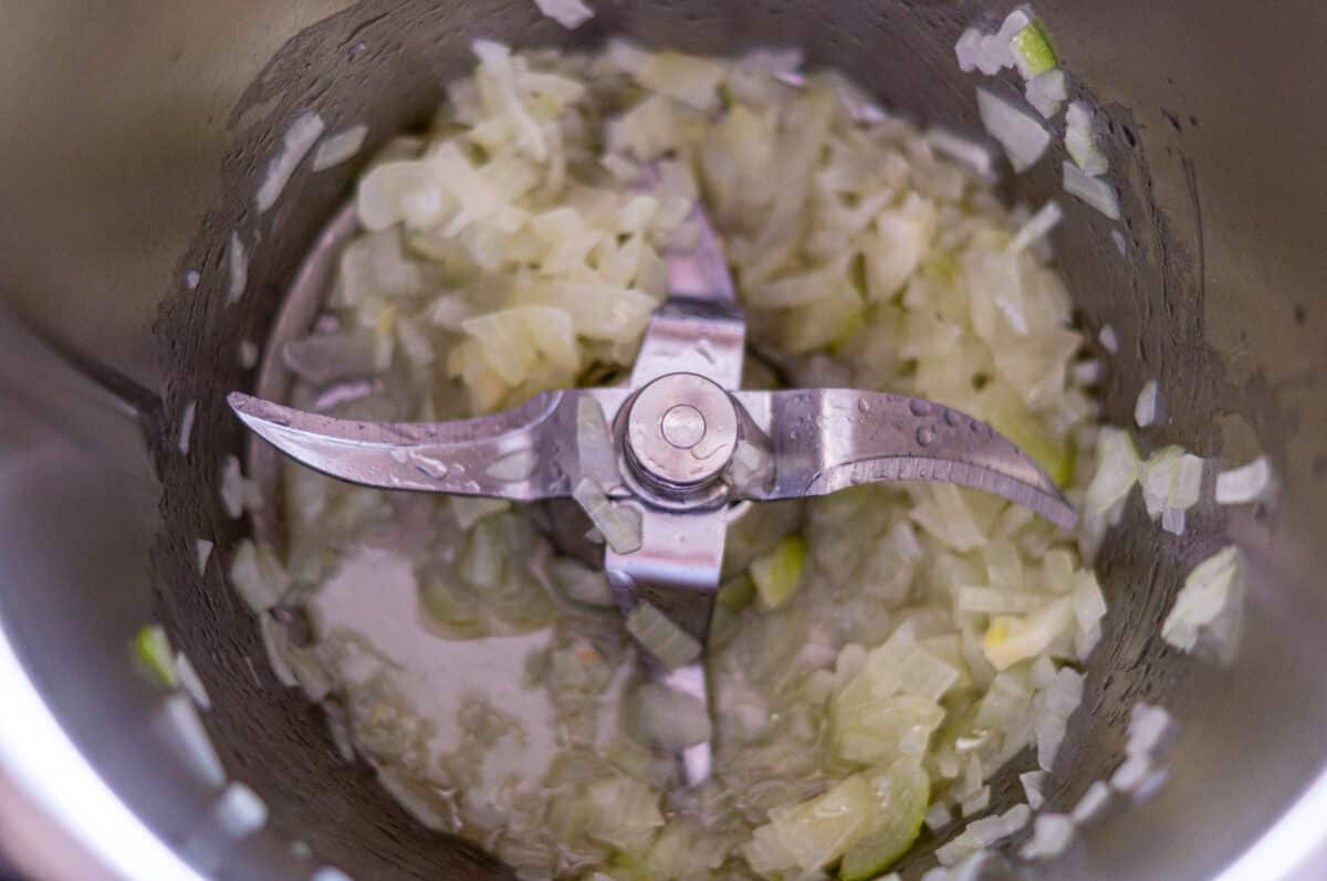 Chopping onions in the Thermomix®