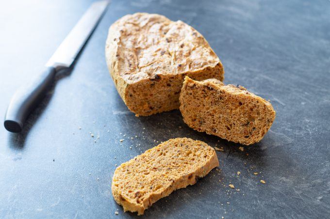 Olive and tomato bread made with the Thermomix®, freshly sliced