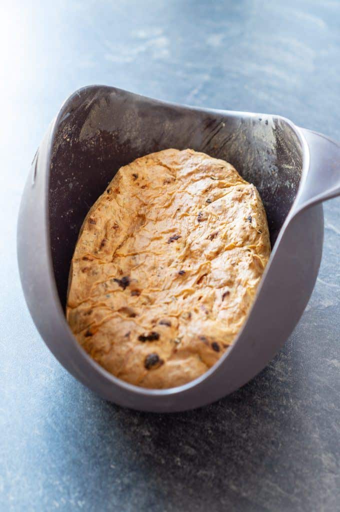Freshly baked olive and tomato bread made with the Thermomix® in the bread tin