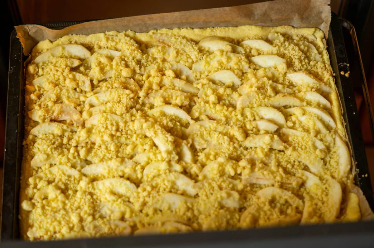 Pear and Almond Tray Bake with Rum Crumble, Thermomix® (step 6)